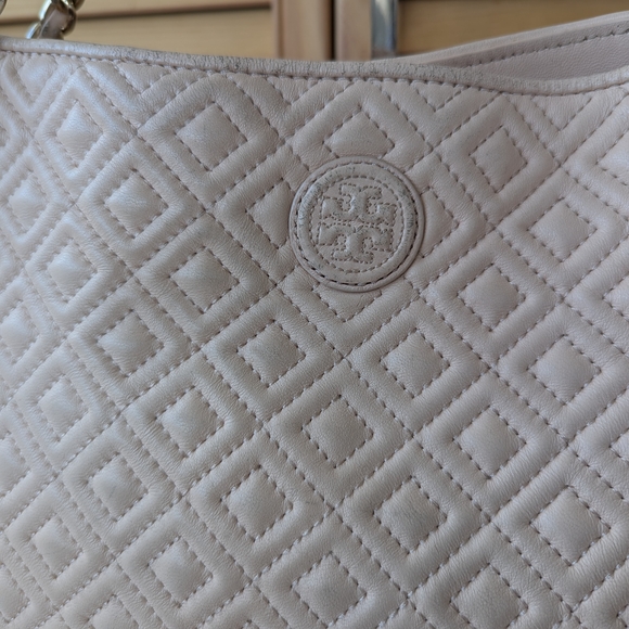 Tory Burch Quilted Cream Shoulder Bag - Picture 4 of 16